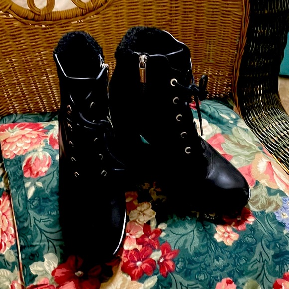 New without tags, Michael Kors booties size 10 - Picture 1 of 8